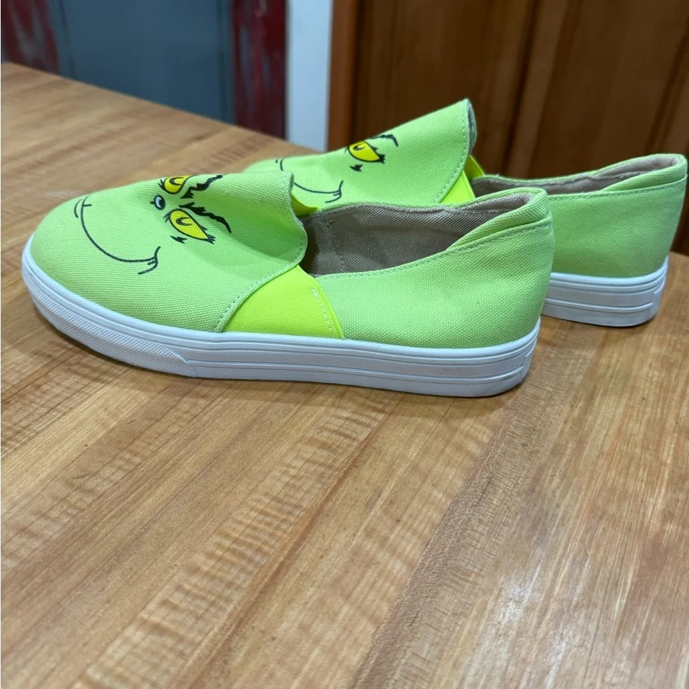 Women’s Green Grinch Slip-On Shoes - Picture 4 of 5